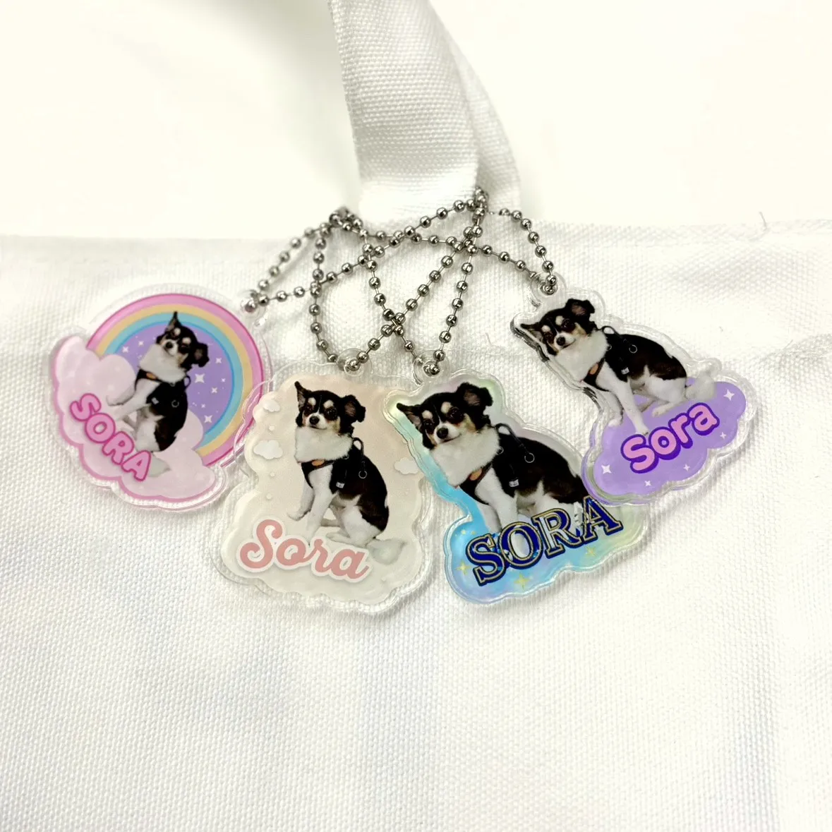 透明感と彩りを兼ね備えたアクキー