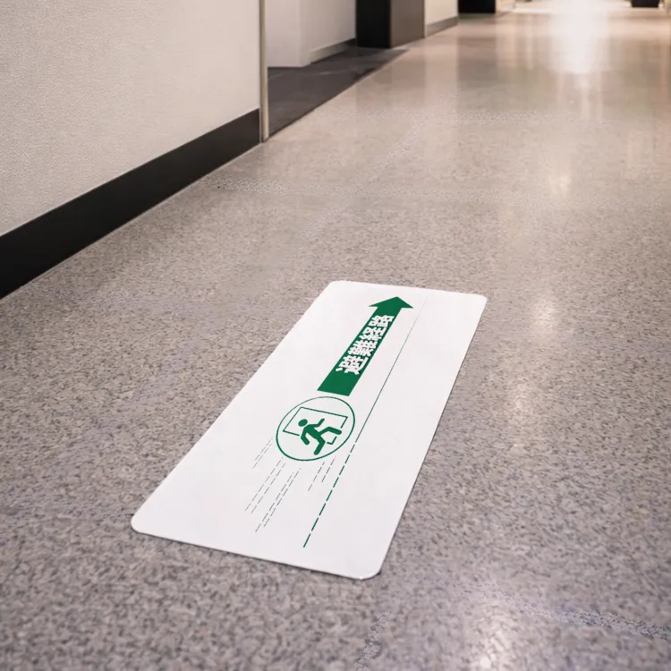 注意喚起と安全確保のフロアサイン