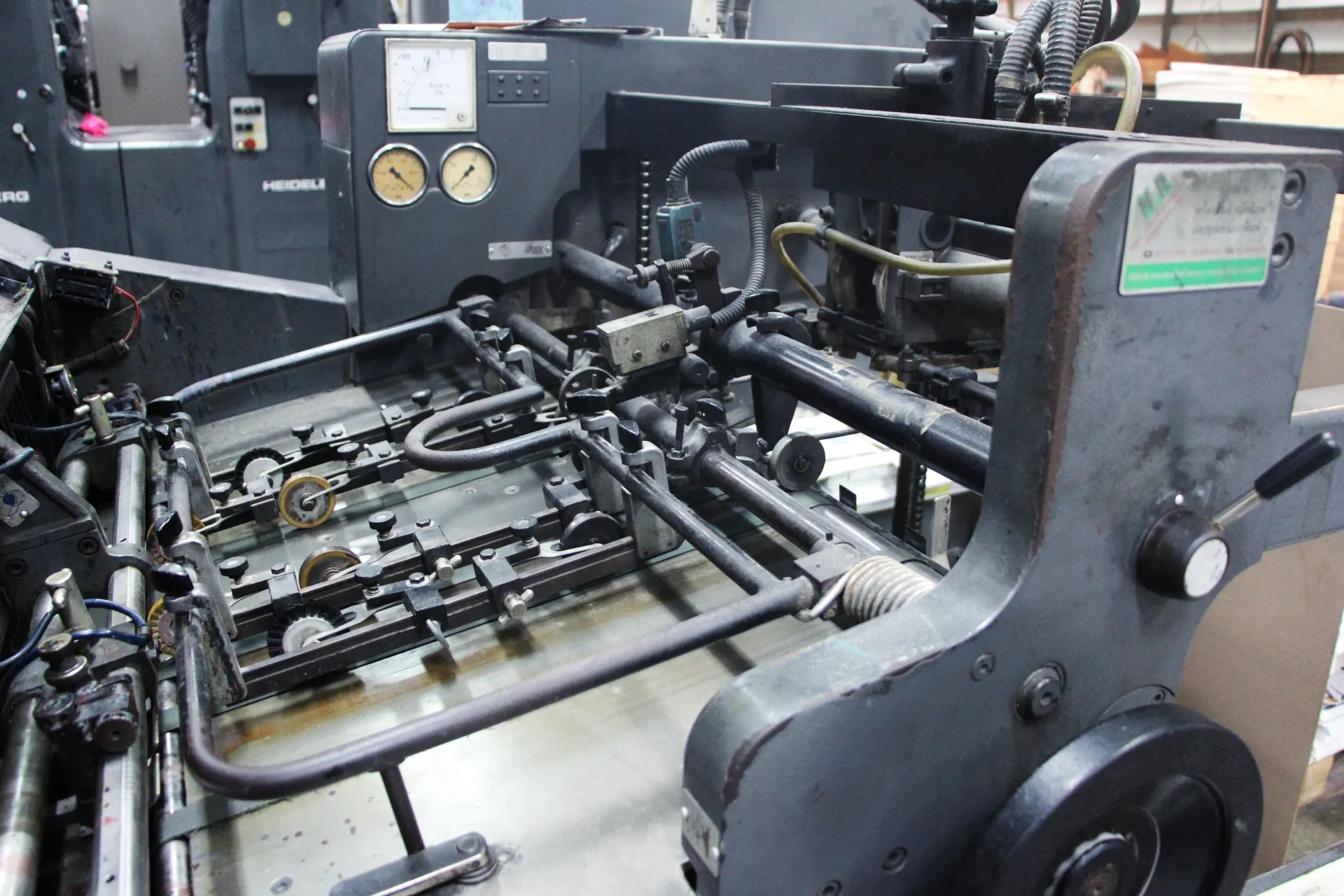 紙横断幕の印刷方法：手軽に作れるインクジェットとオフセット印刷の違い