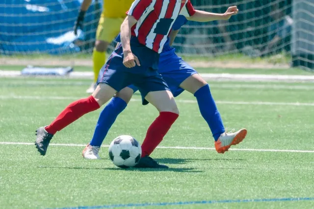 サッカーの横断幕はどのようなサイズで作ればよい？デザインや設置の注意点もあわせて解説