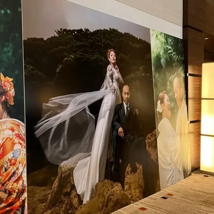 結婚式の会場で使用する特大フォトパネル